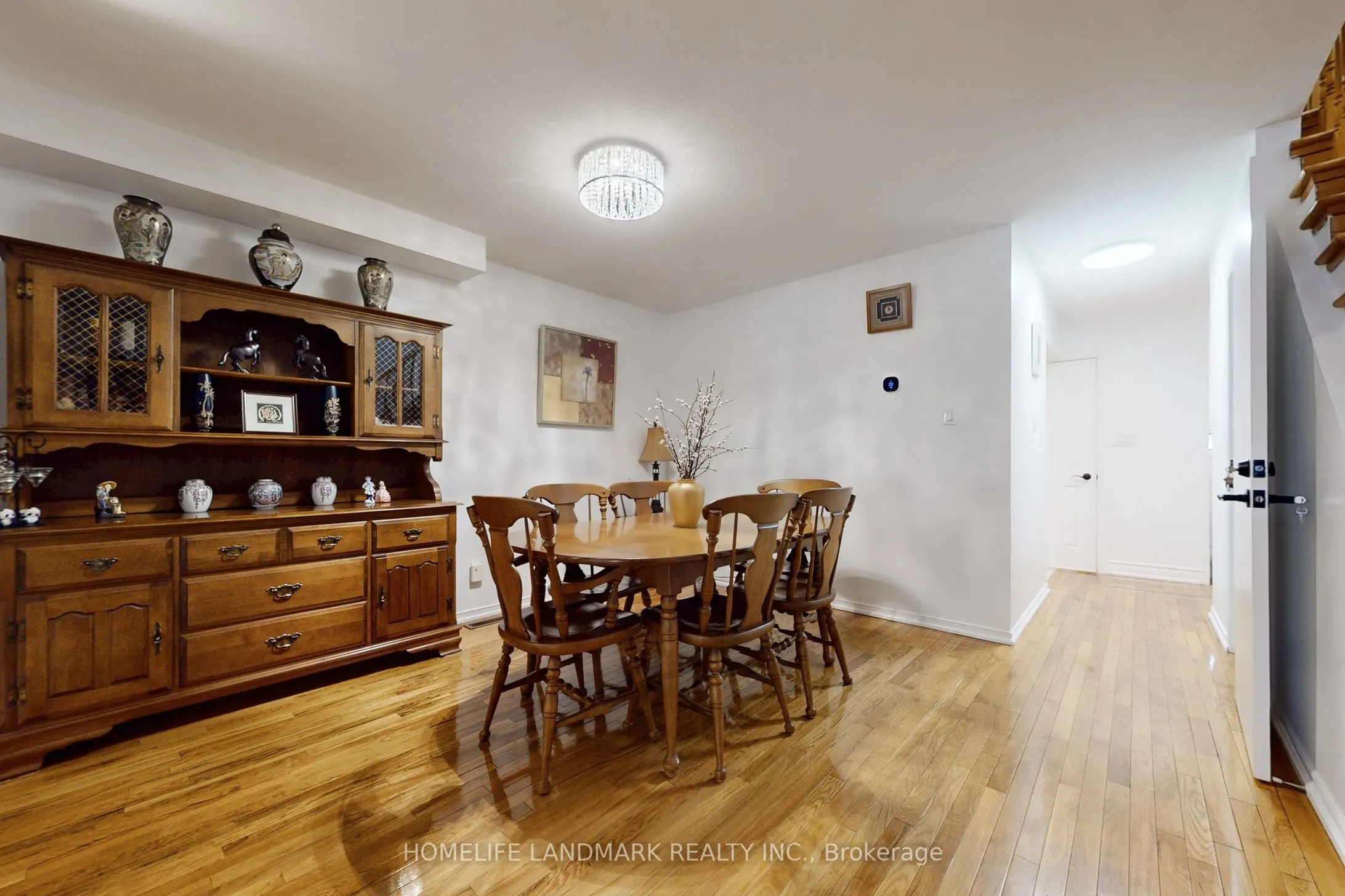 32 Coatsworth Crescent