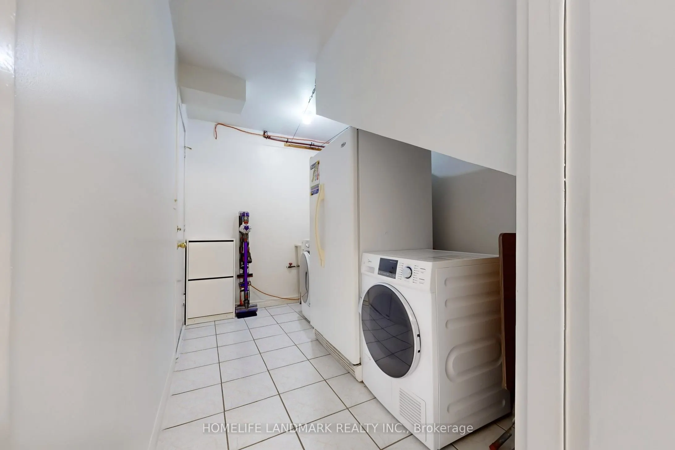 32 Coatsworth Crescent