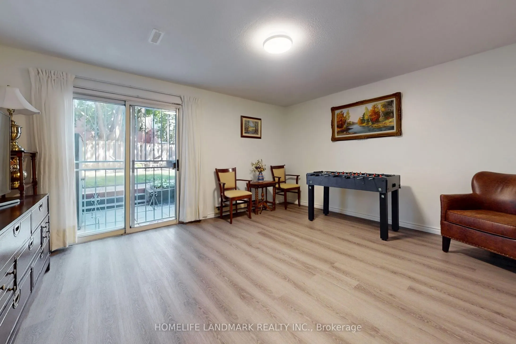 32 Coatsworth Crescent
