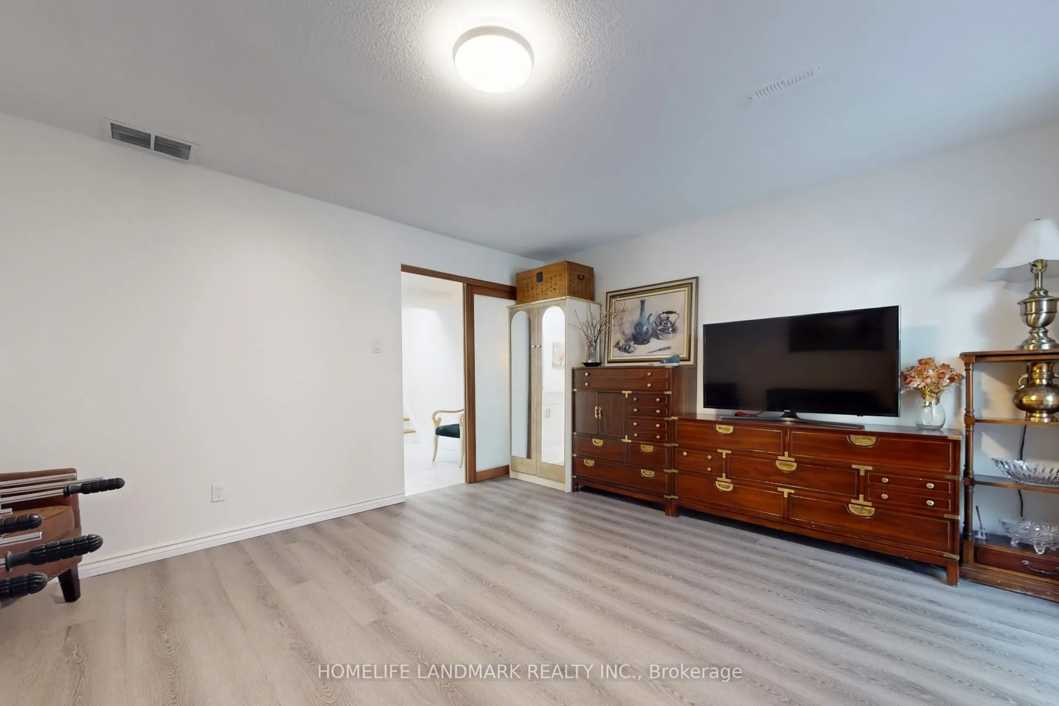 32 Coatsworth Crescent