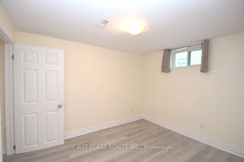 711 Dunlop Street W, #Basement