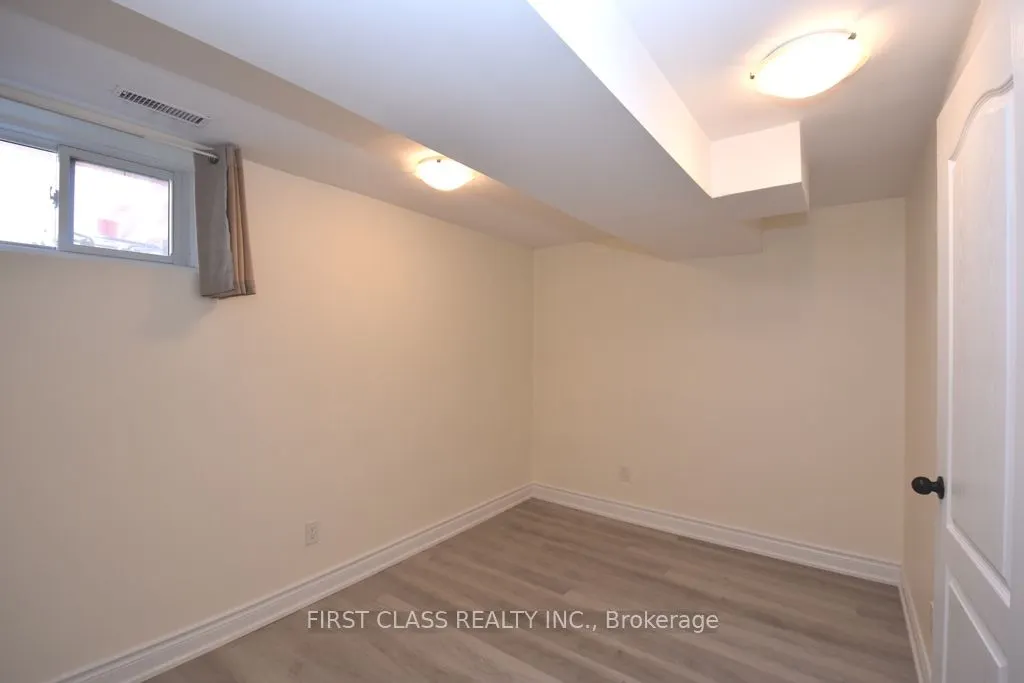 711 Dunlop Street W, #Basement