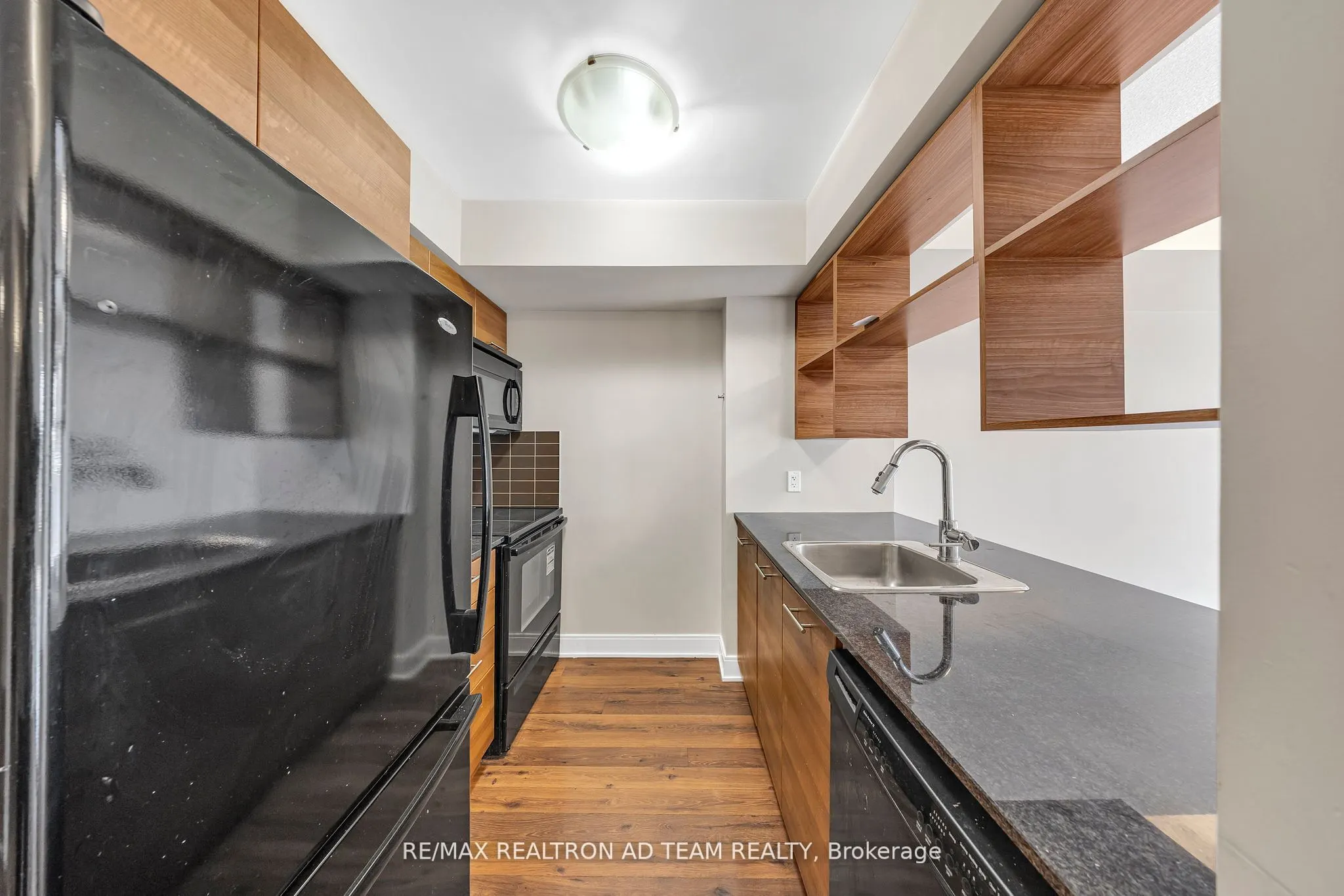 125 Village Green Square, #706