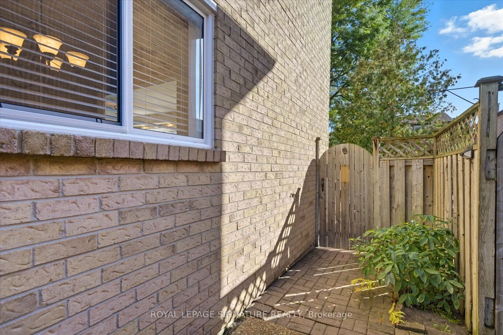 77 Ravenscroft Road