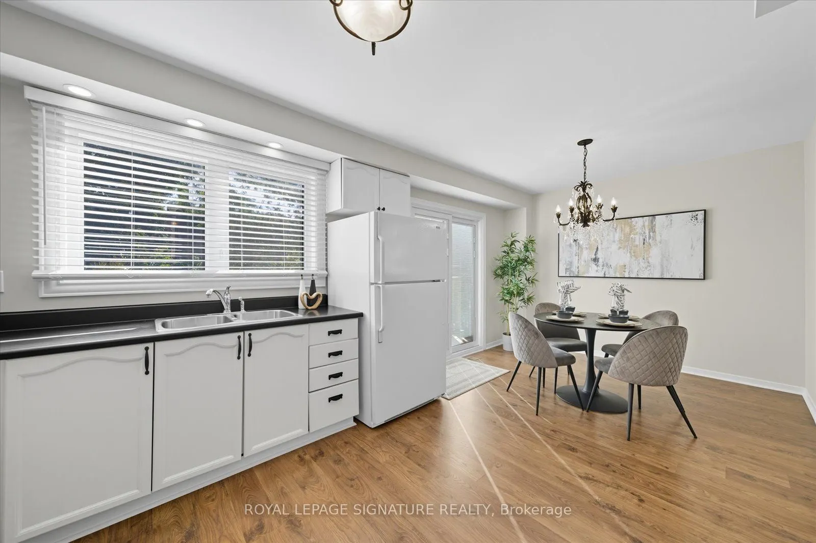 77 Ravenscroft Road