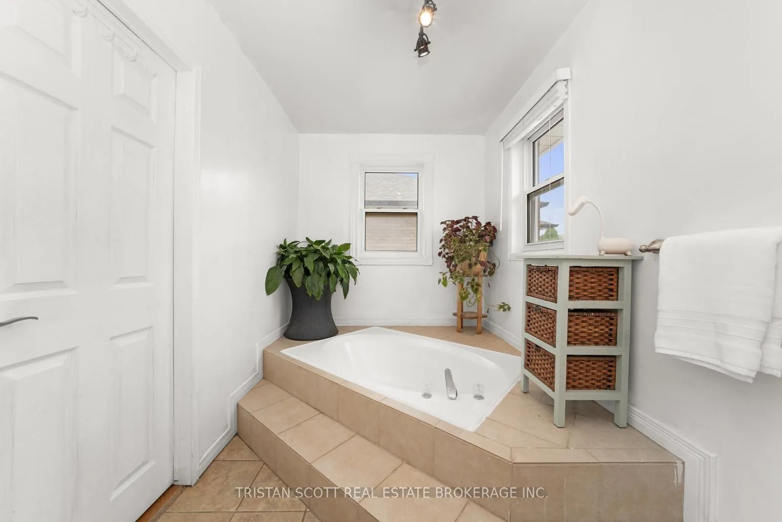 27 Ingleborough Drive