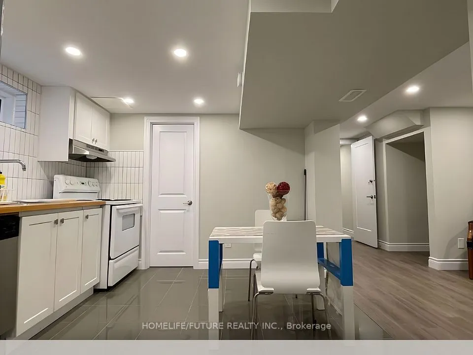 326 Chartland Boulevard S