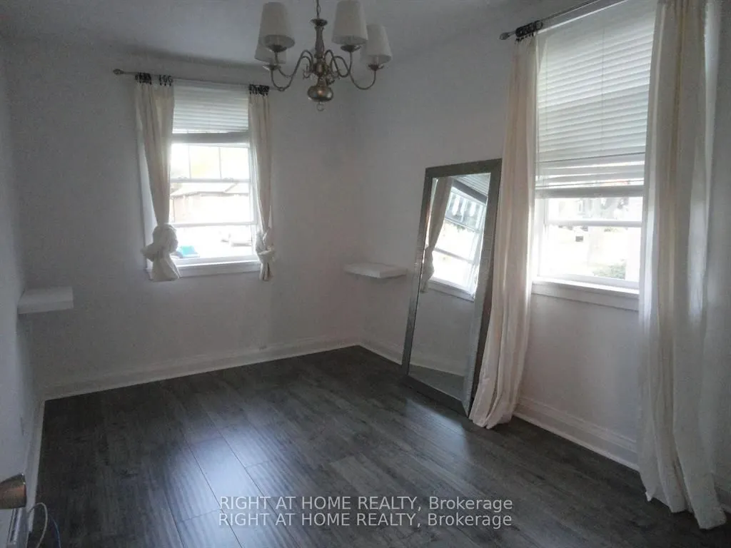 242 Cadillac Avenue S