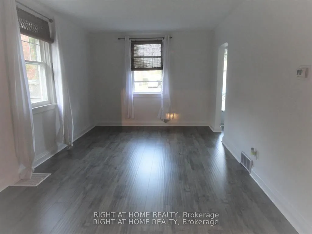 242 Cadillac Avenue S