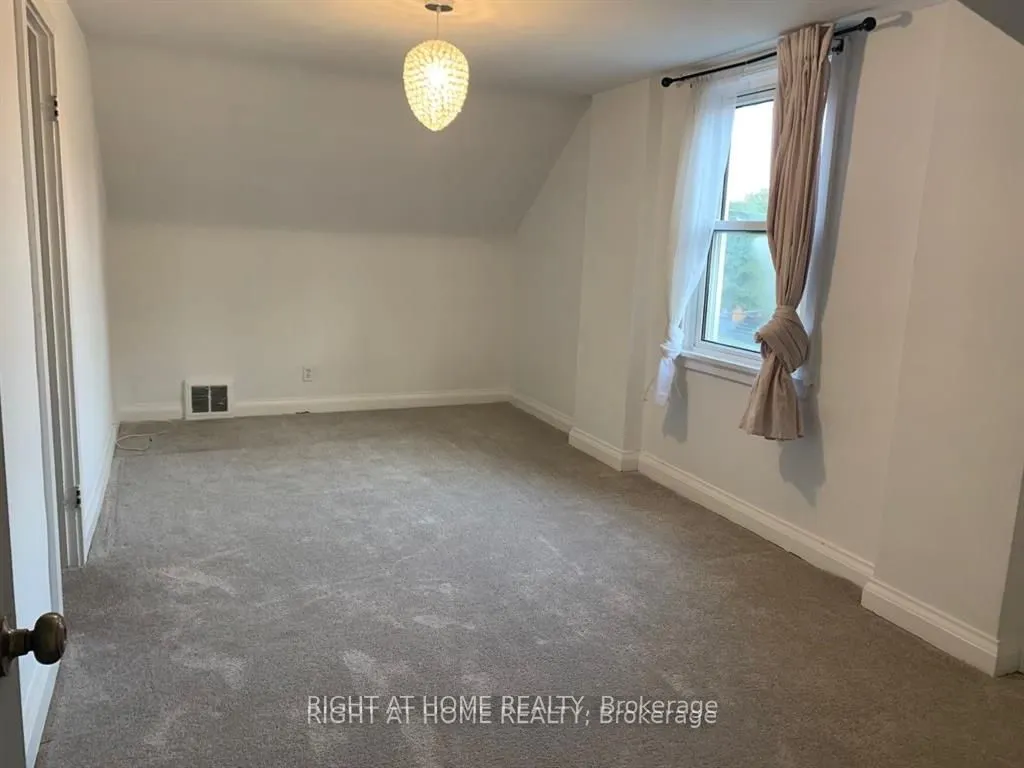 242 Cadillac Avenue S