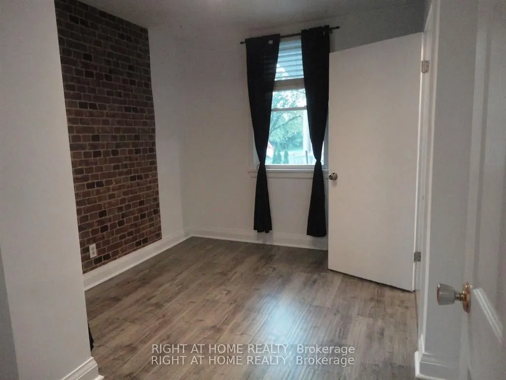 242 Cadillac Avenue S