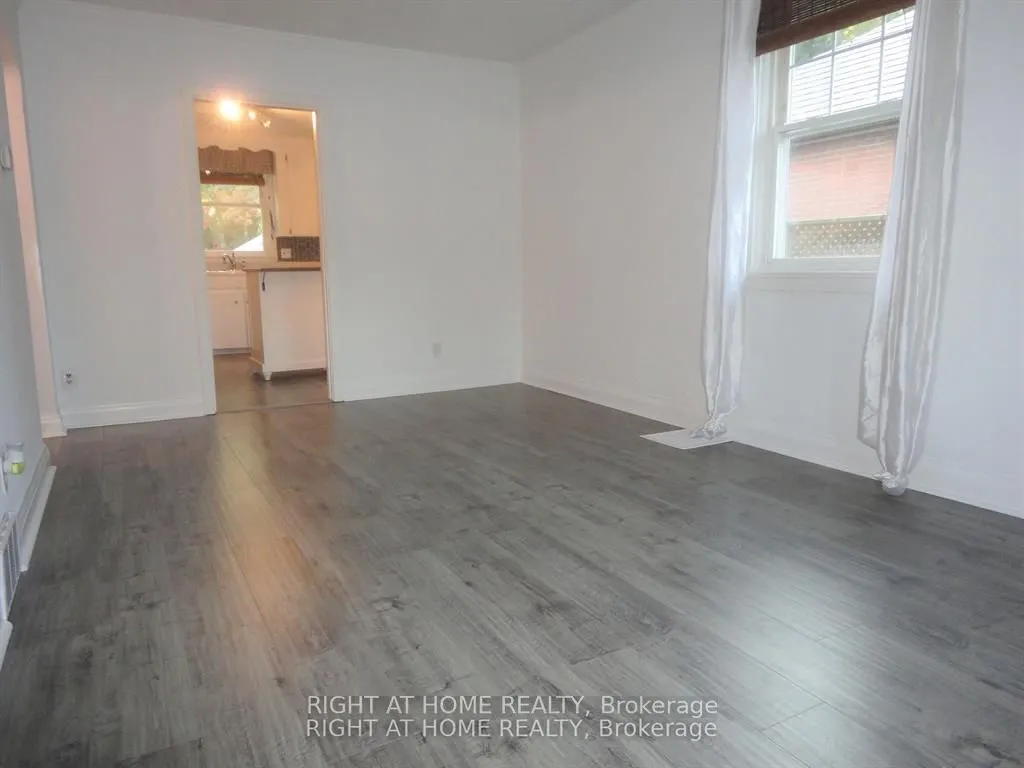 242 Cadillac Avenue S
