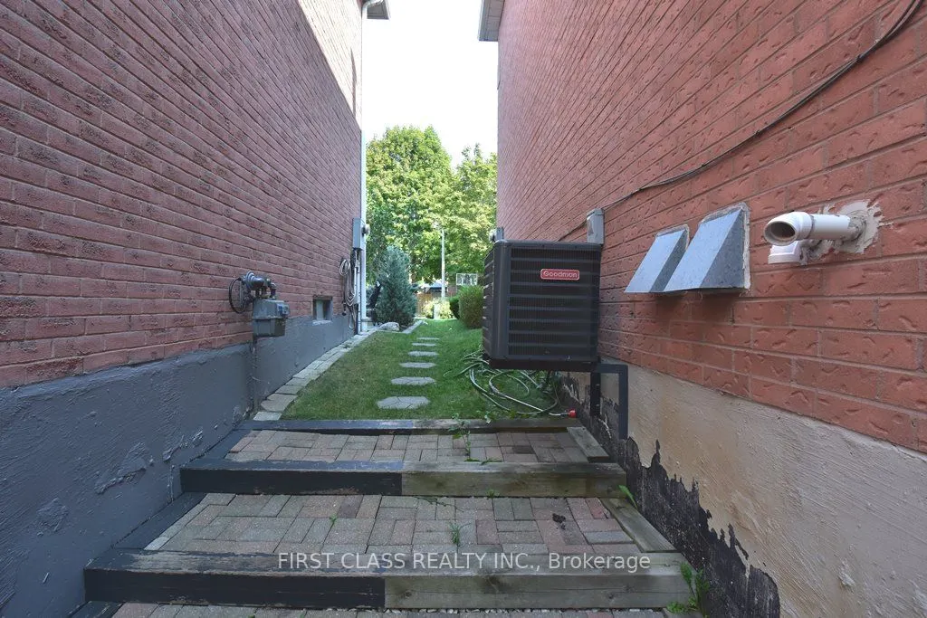 15 Carle Crescent, #bsmt
