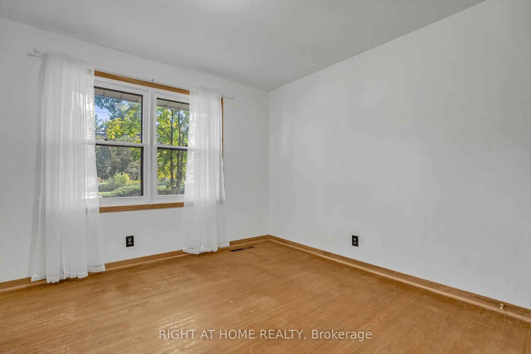 356 Conlin Road E