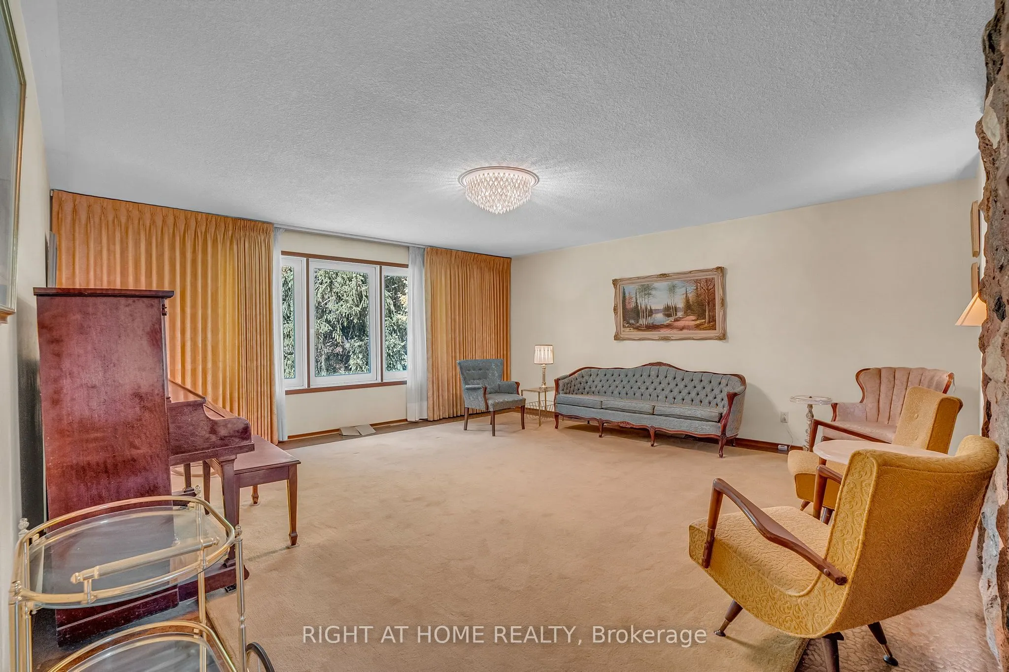 356 Conlin Road E