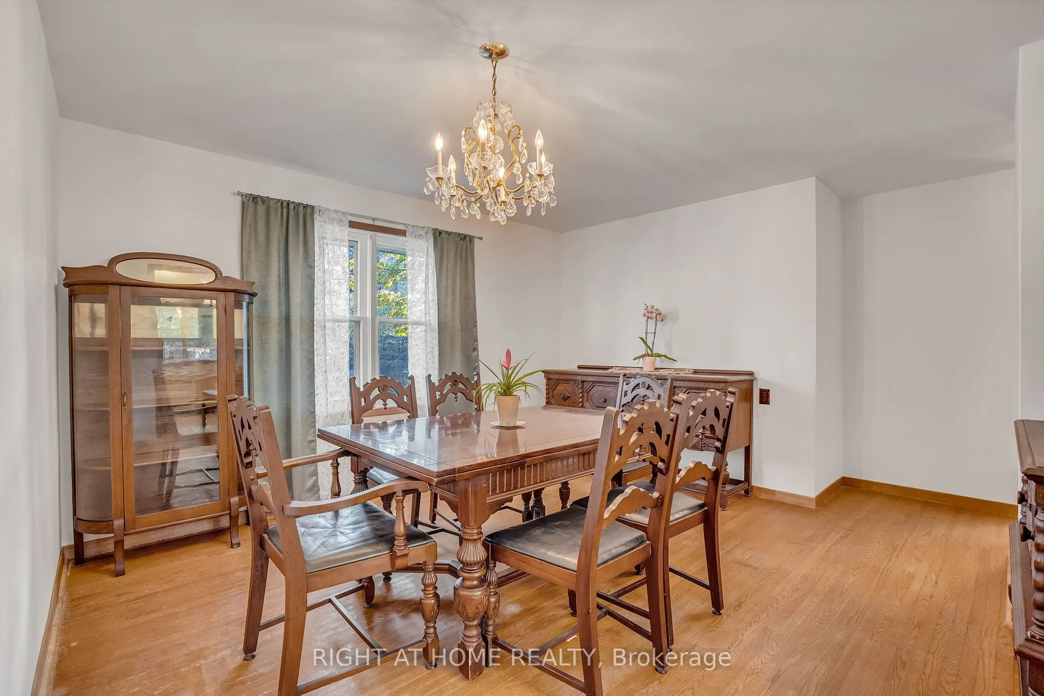 356 Conlin Road E