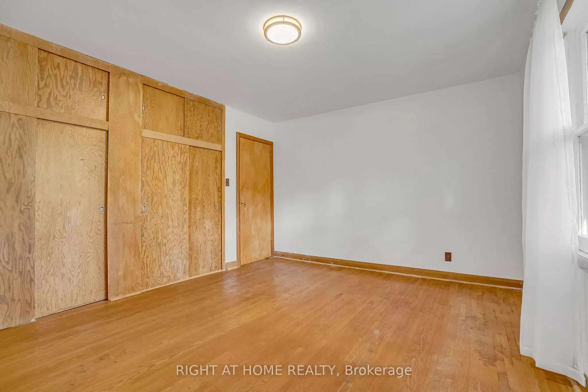 356 Conlin Road E