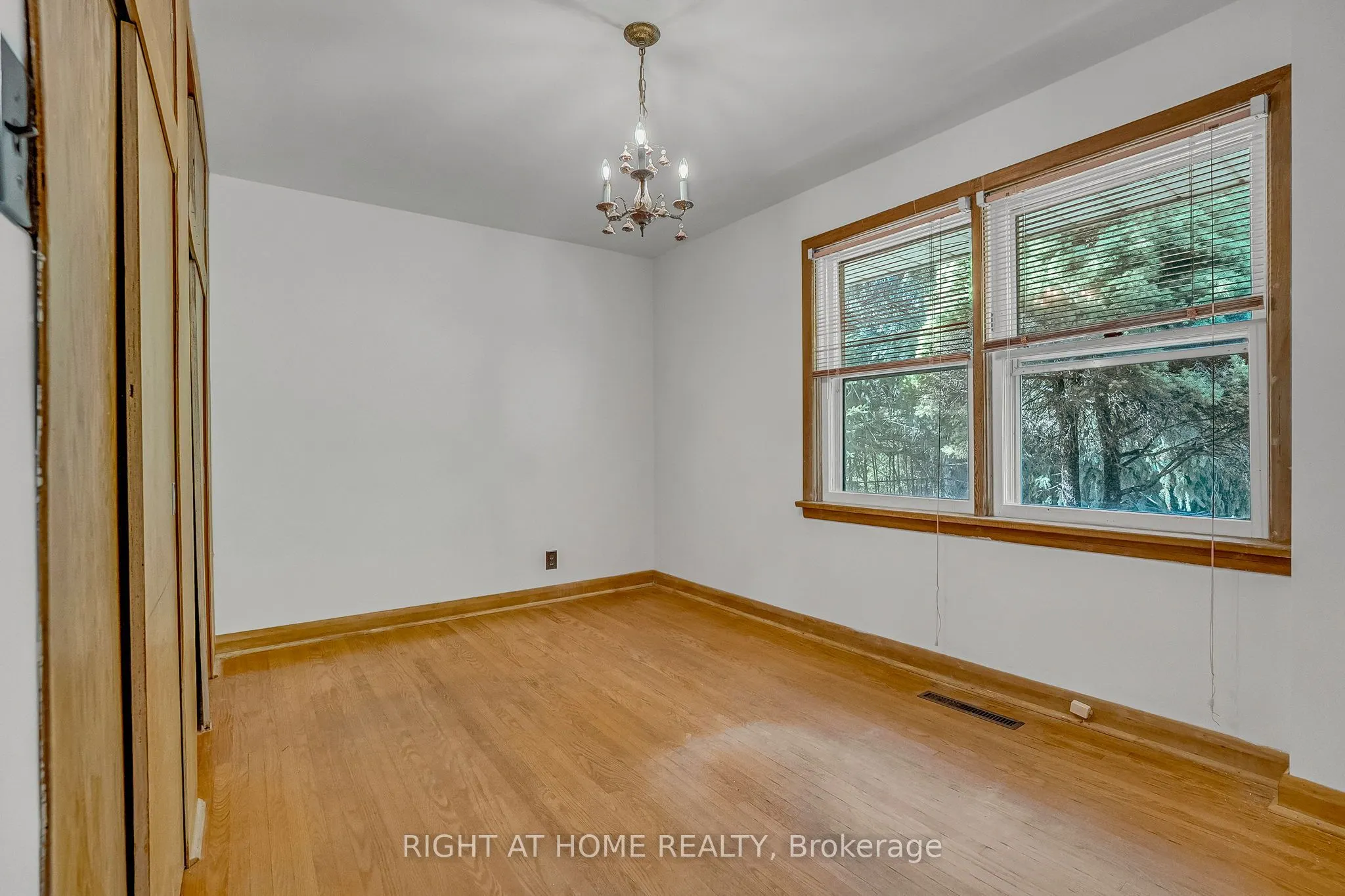 356 Conlin Road E