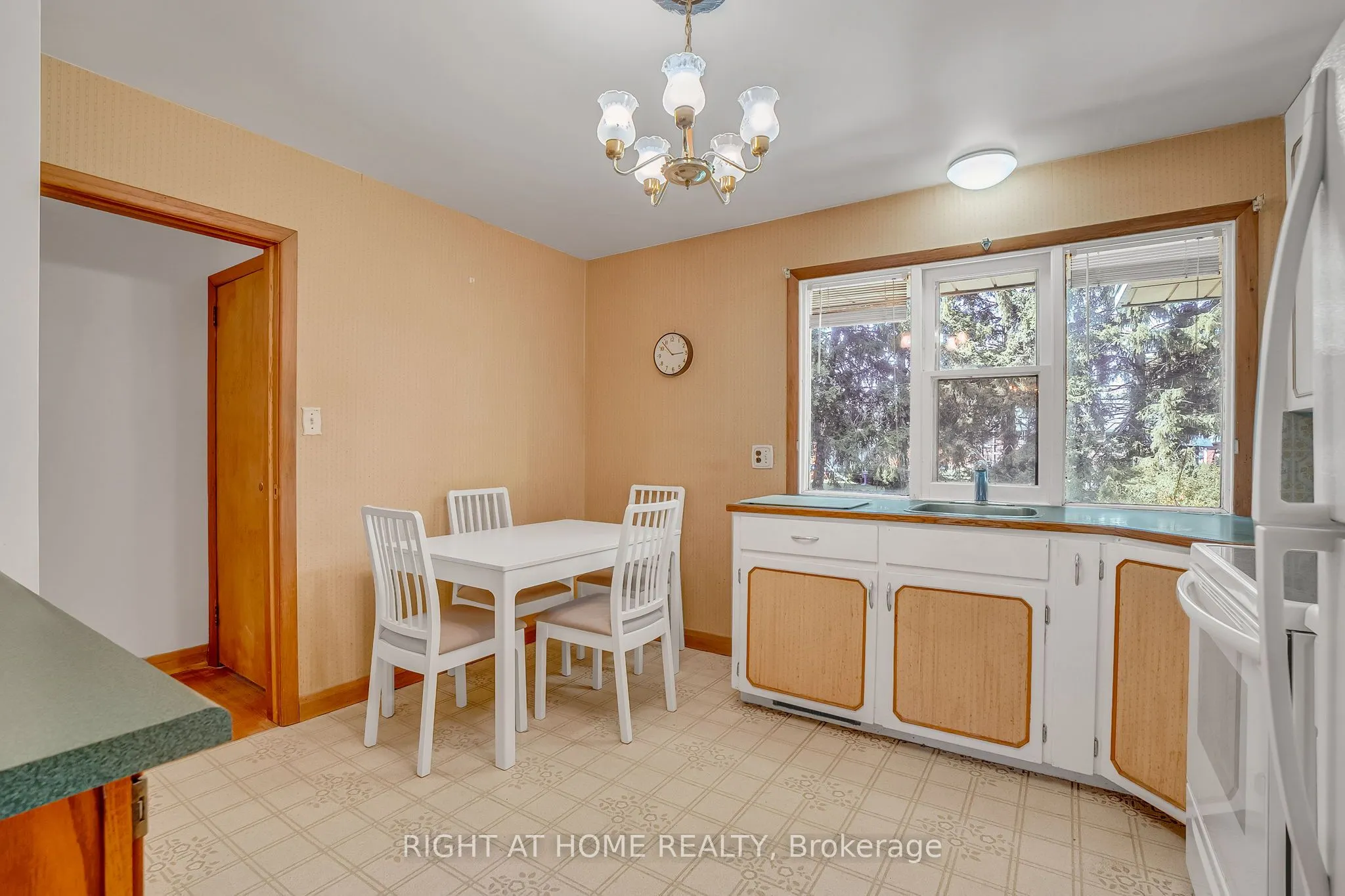356 Conlin Road E