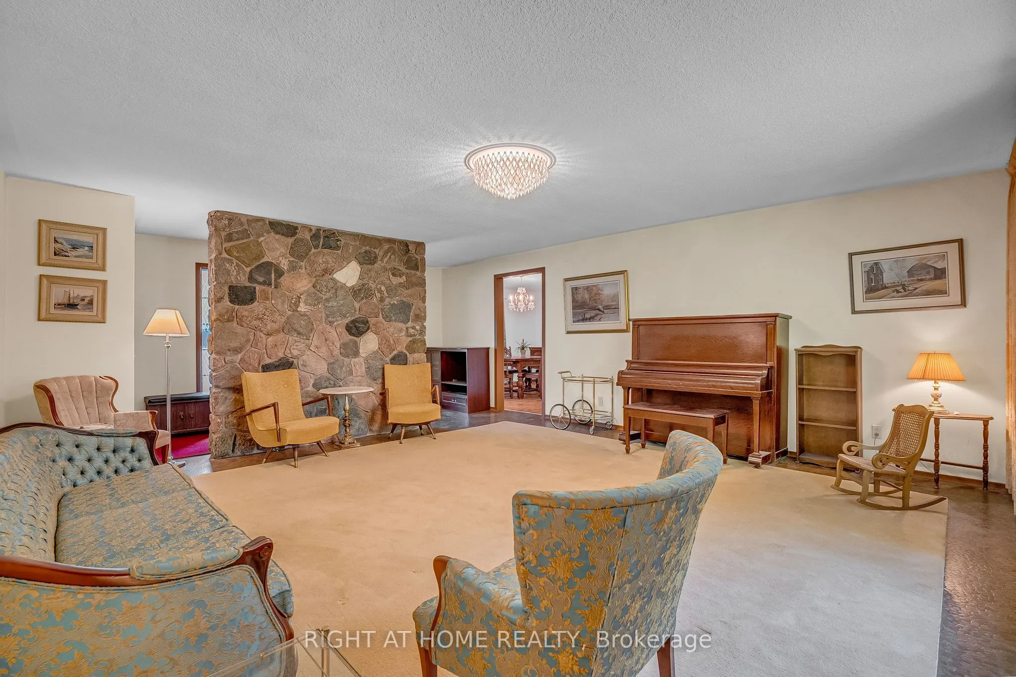 356 Conlin Road E