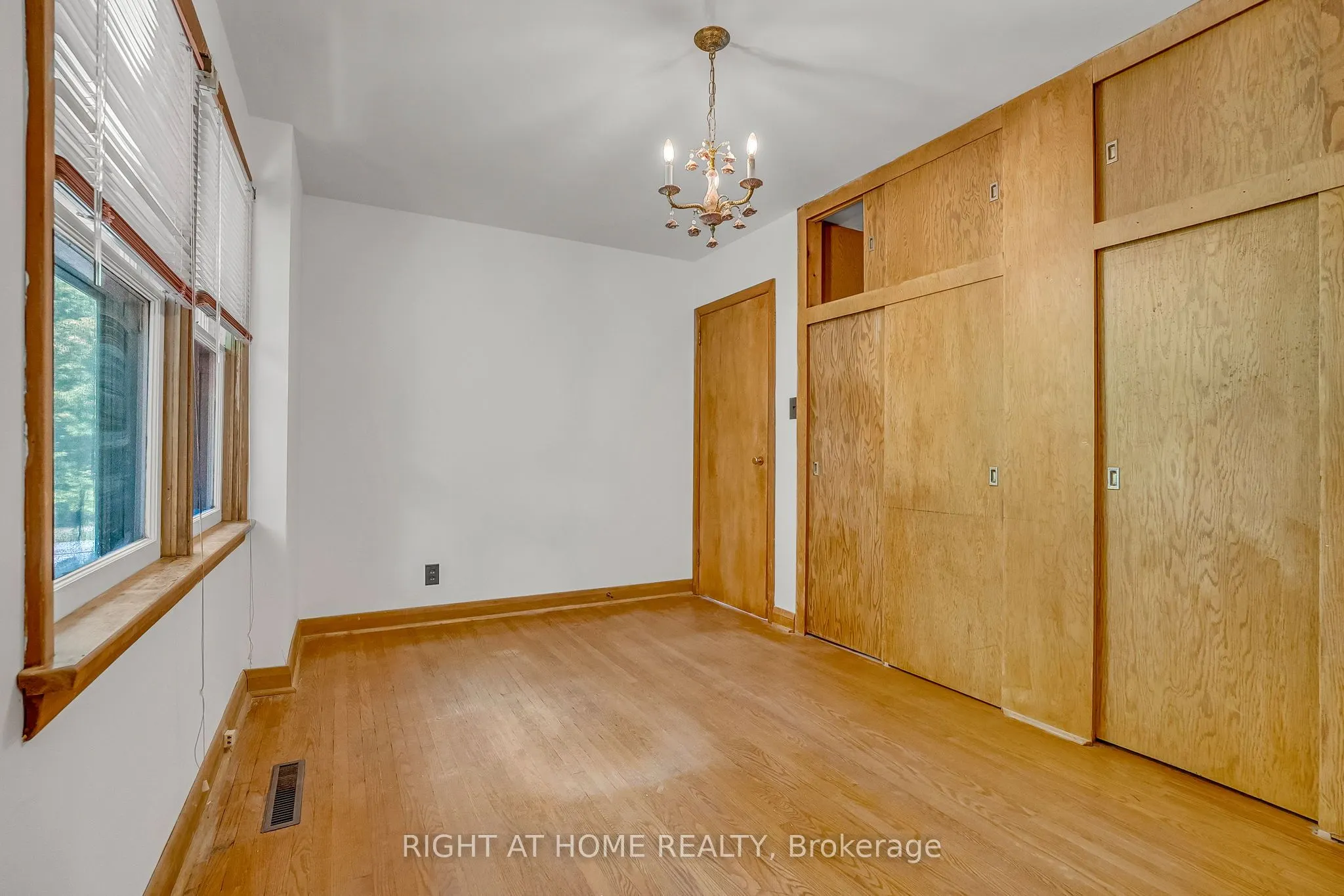 356 Conlin Road E