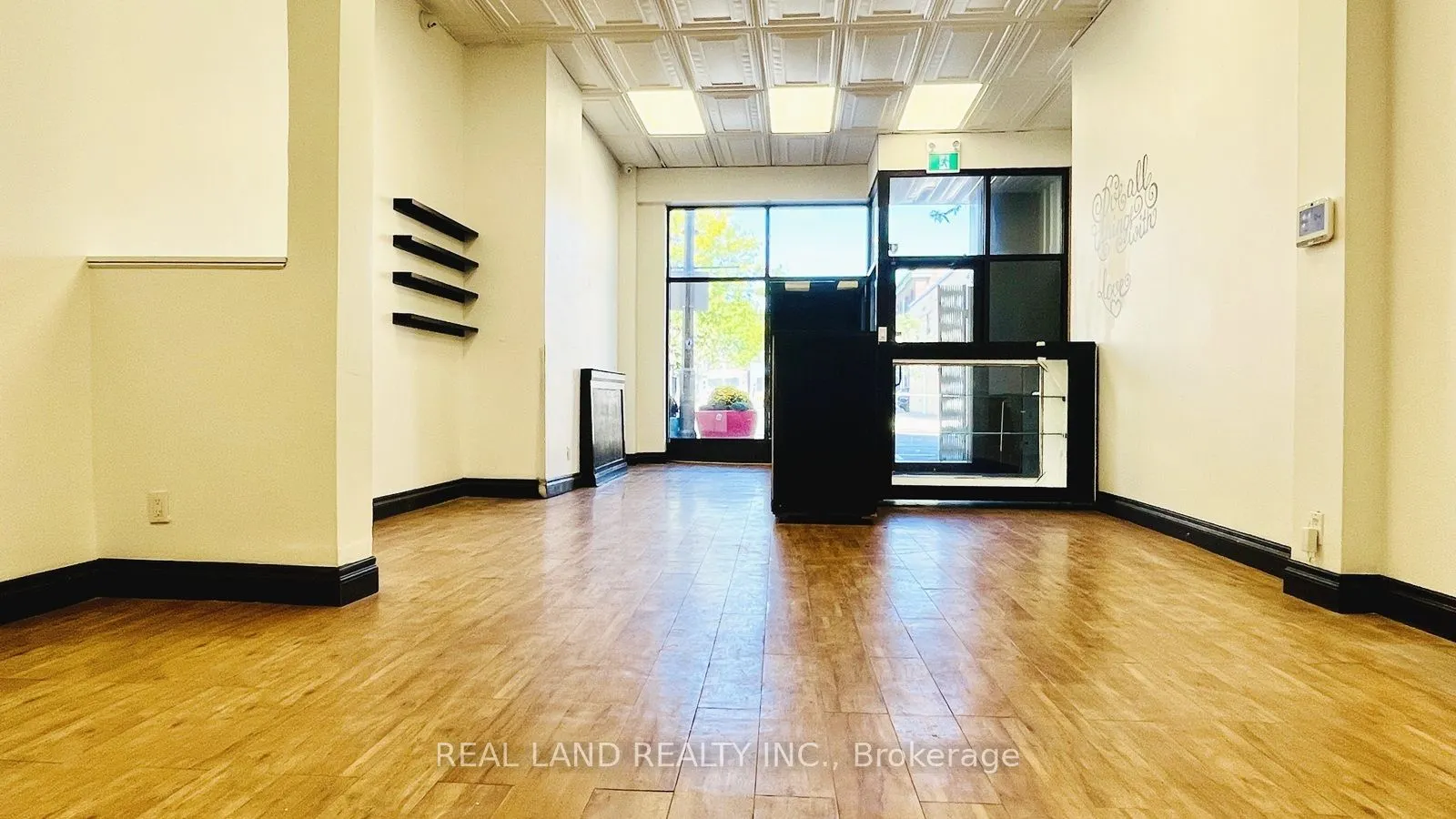33 King Street E