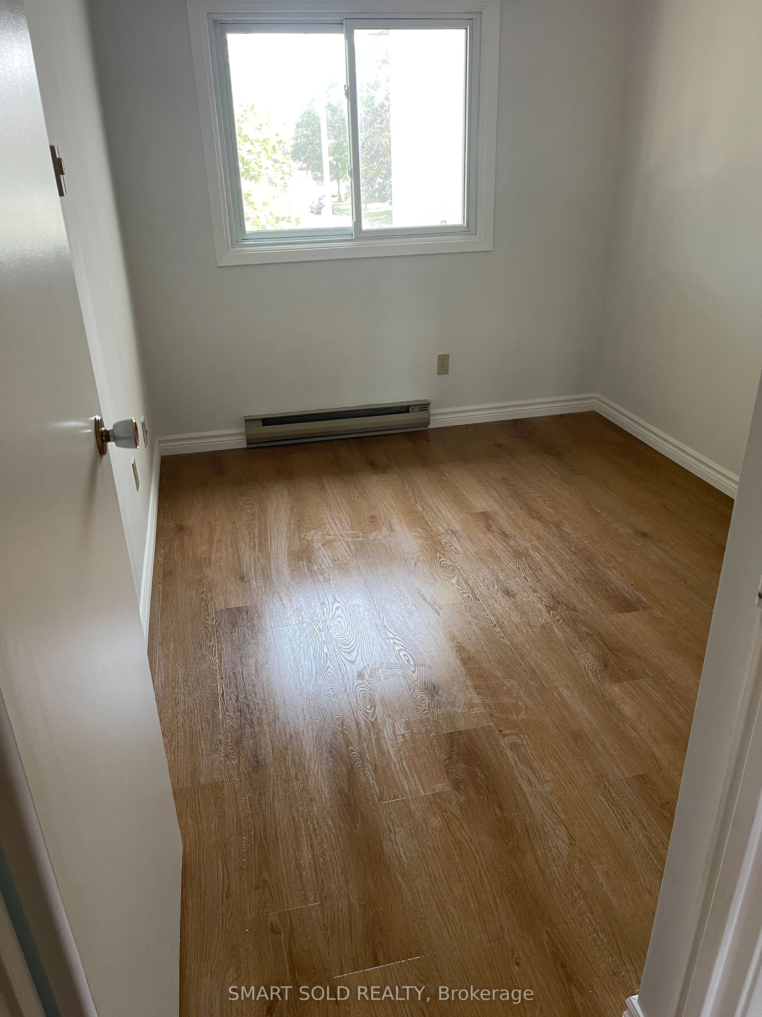 450 Bristol Crescent N, #6