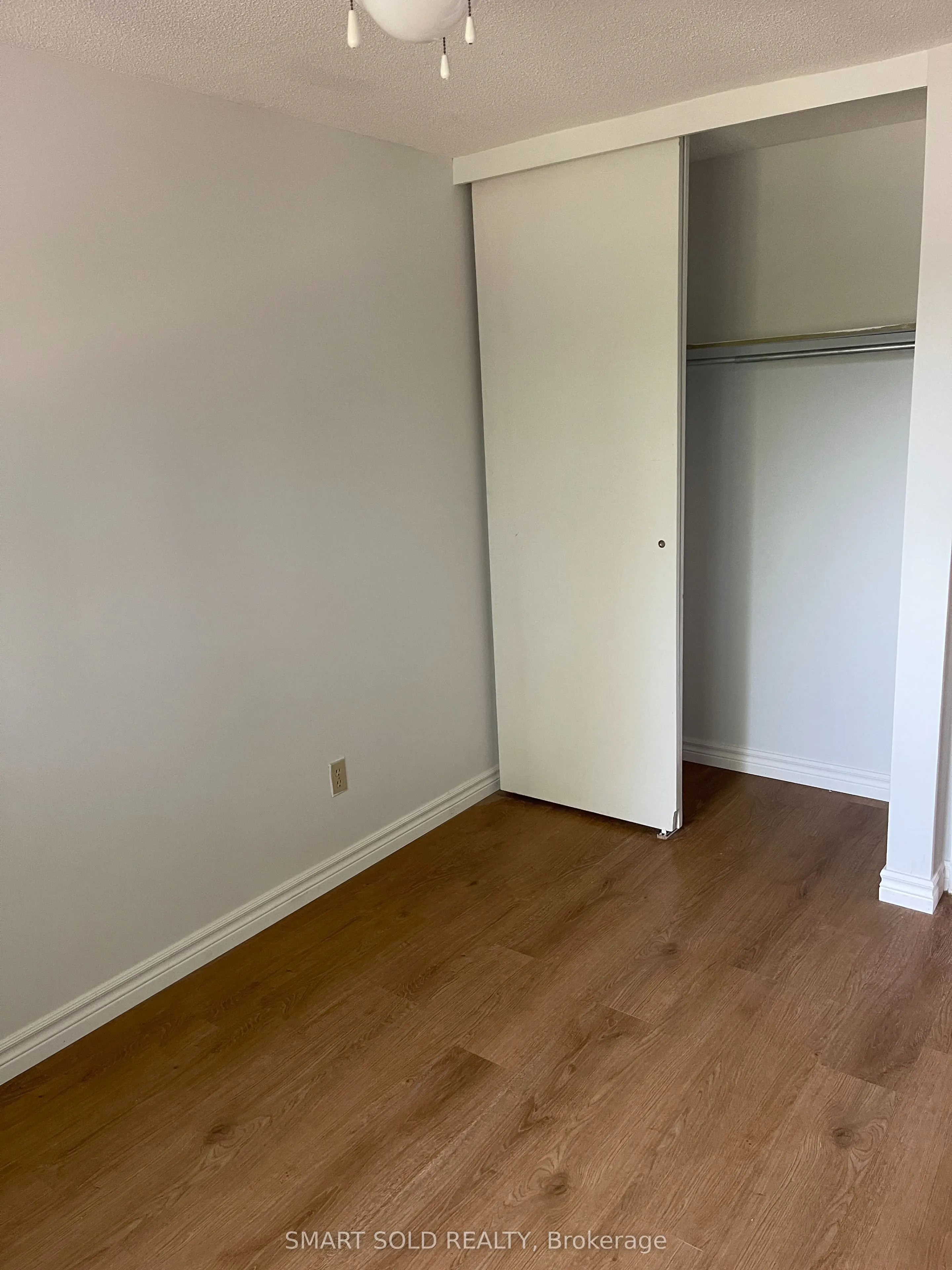 450 Bristol Crescent N, #6