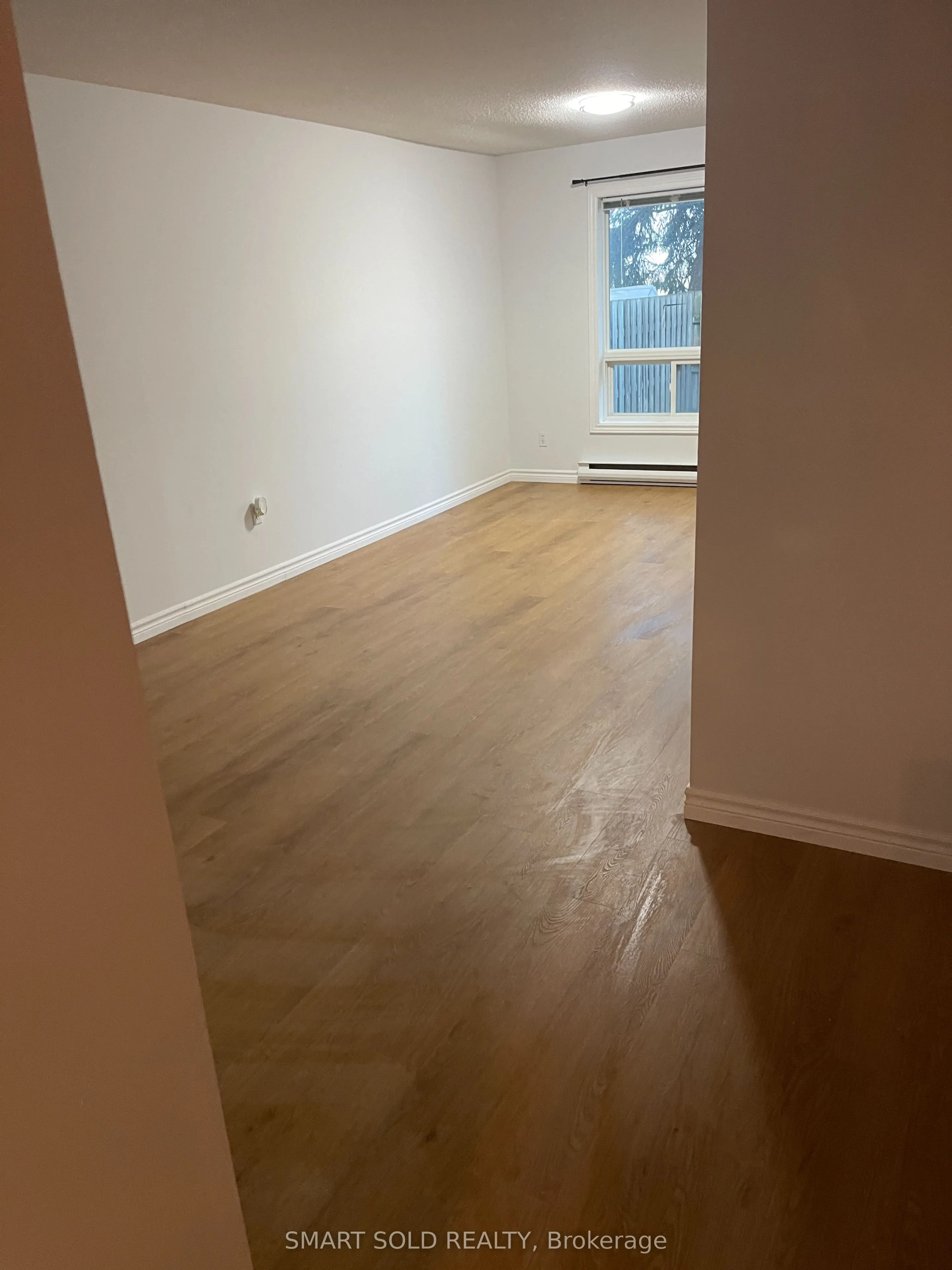 450 Bristol Crescent N, #6