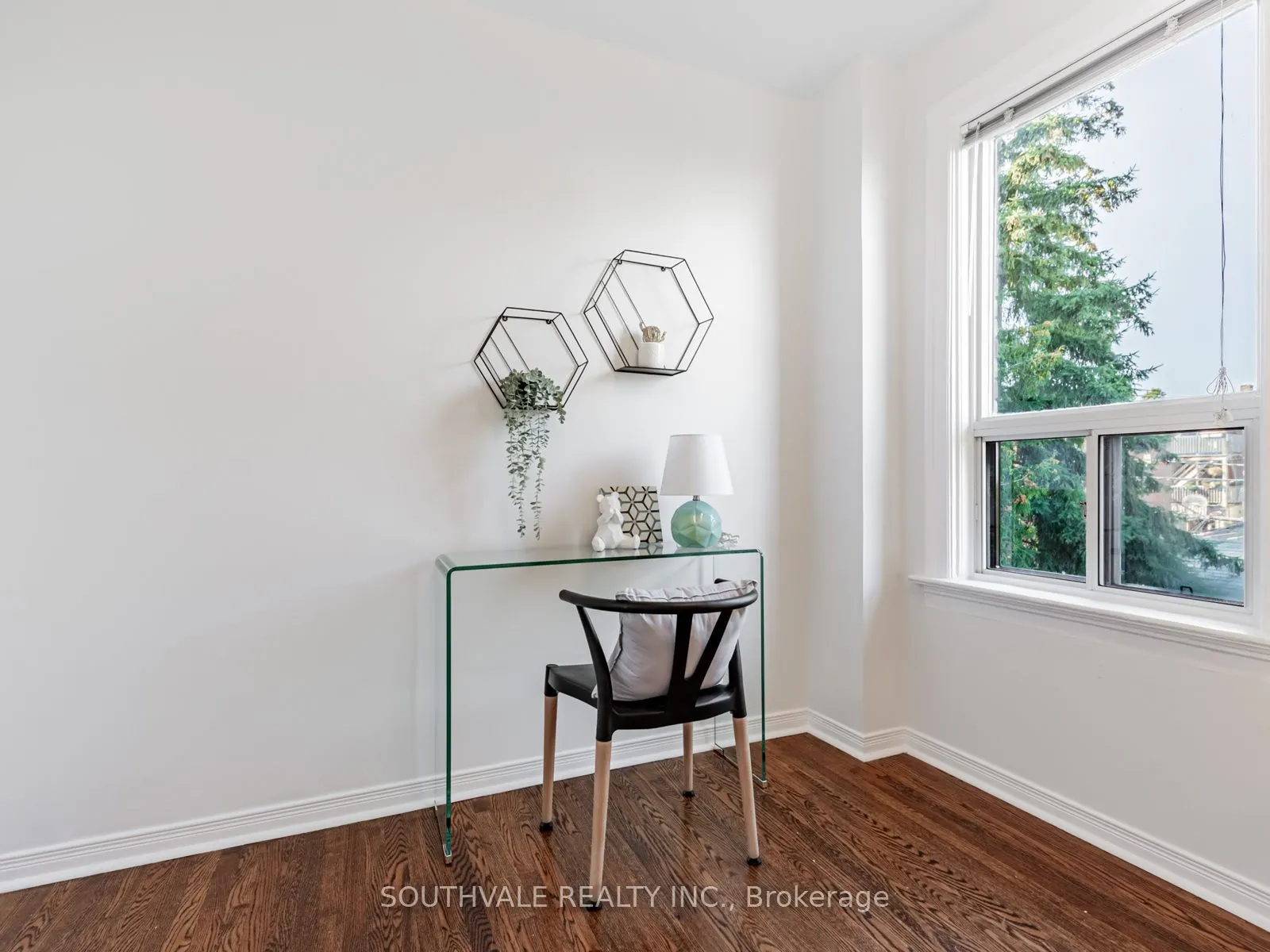104 Dearbourne Avenue
