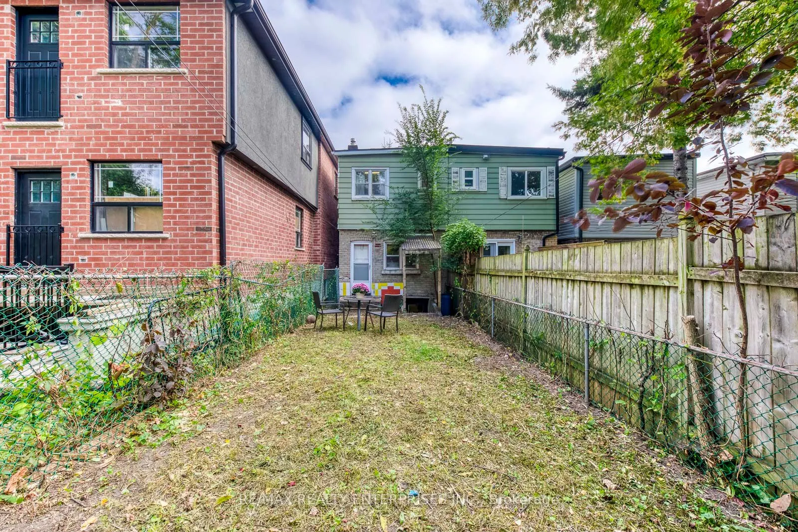 370 Coxwell Avenue