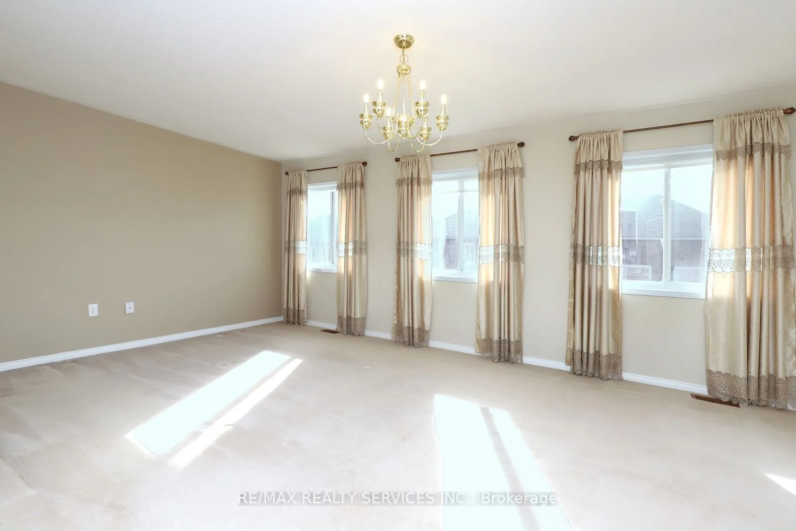 17 Ballantyne Drive