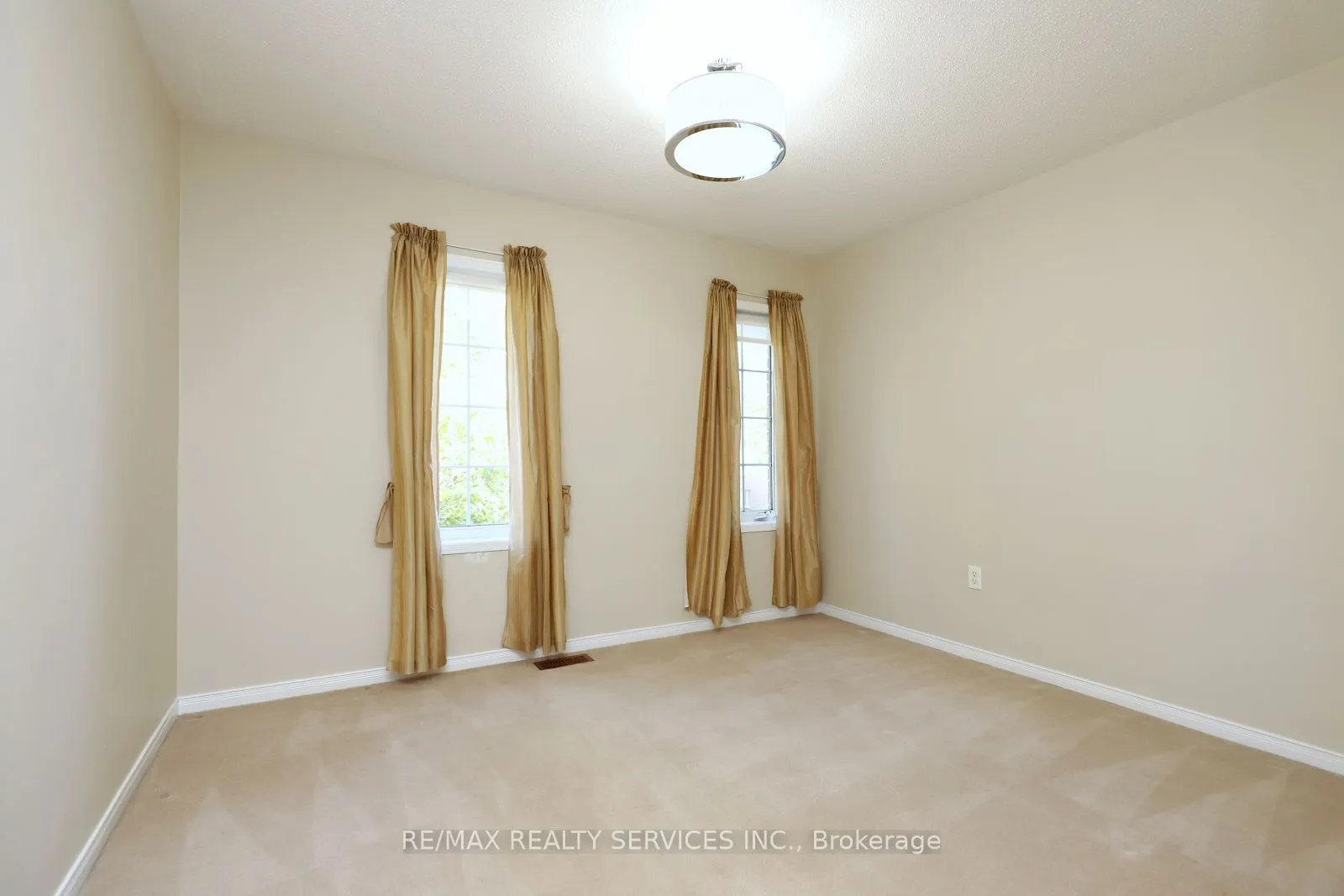 17 Ballantyne Drive