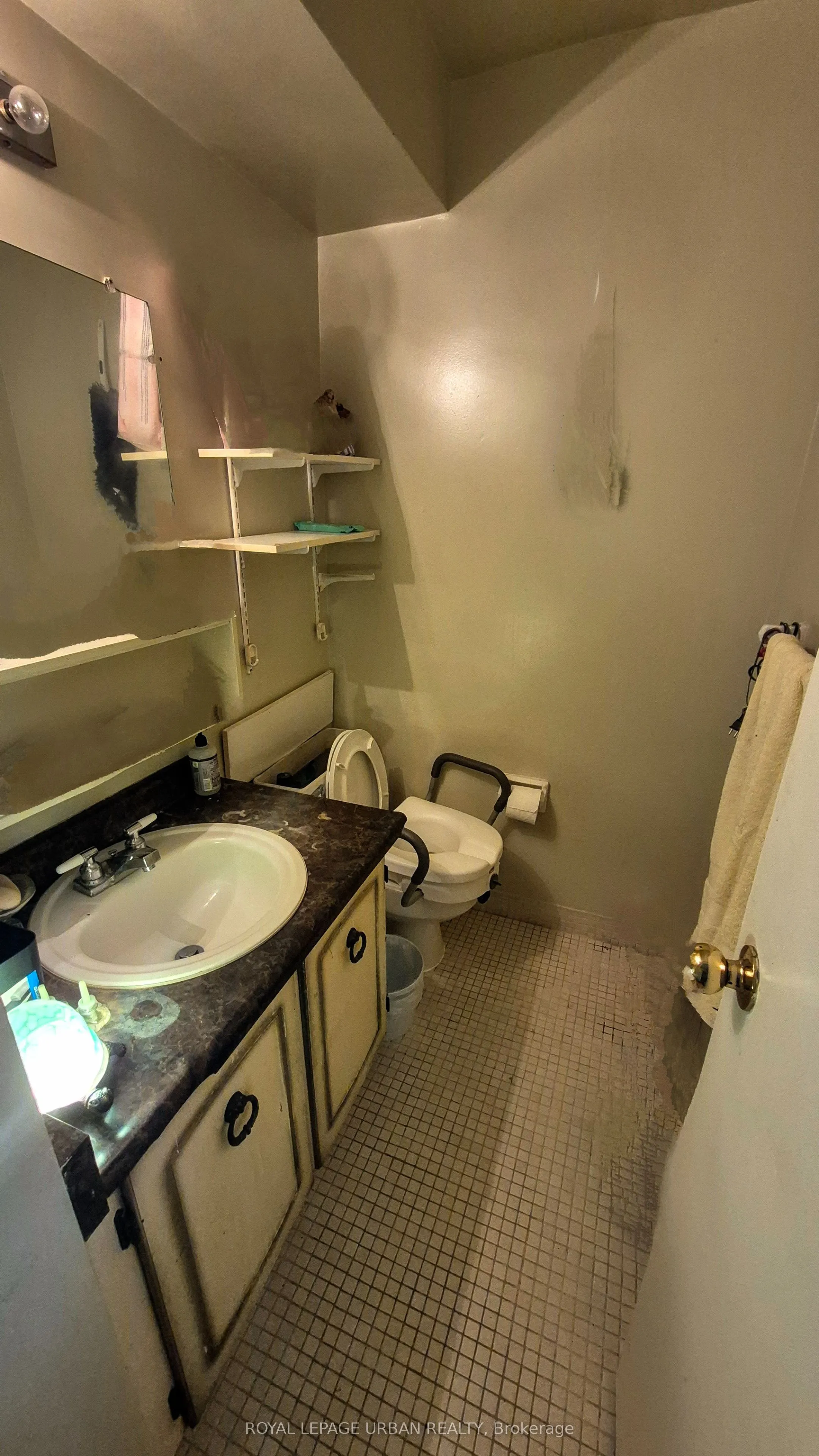 1135 Logan Avenue, #806