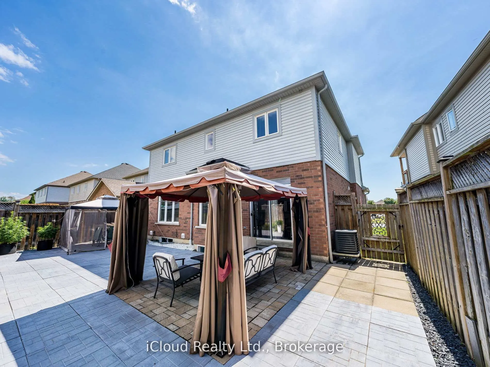634 Oxbow Crescent