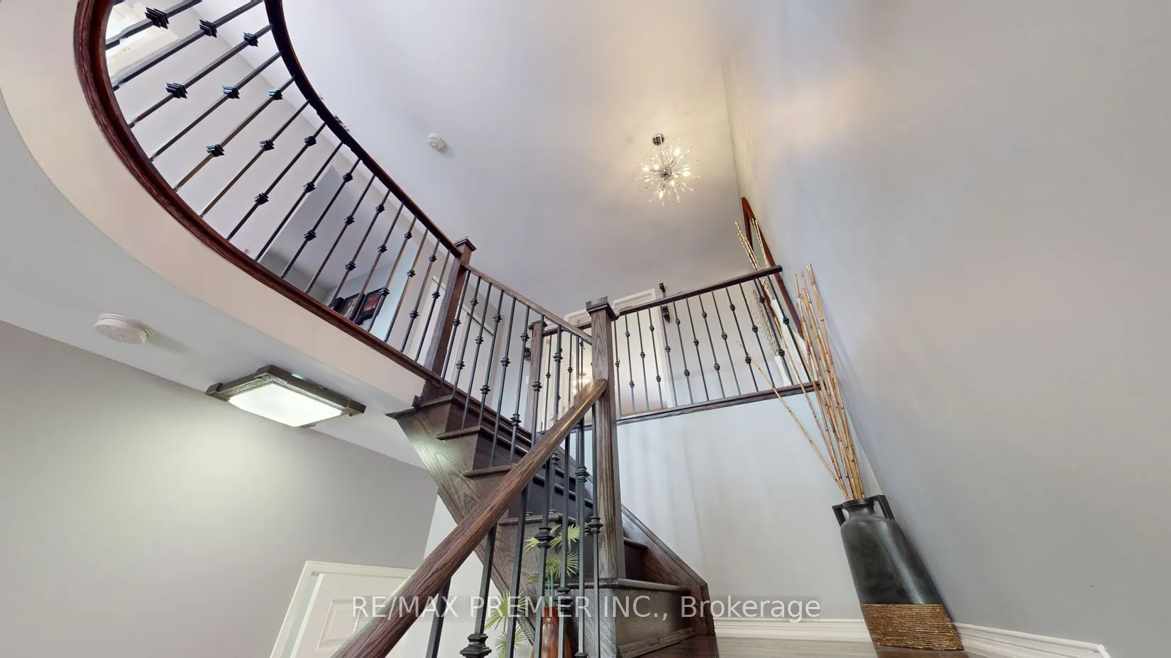2307 Pilgrim Square