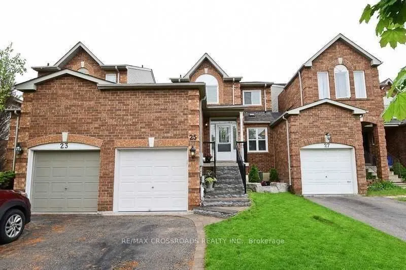 25 Fry Crescent