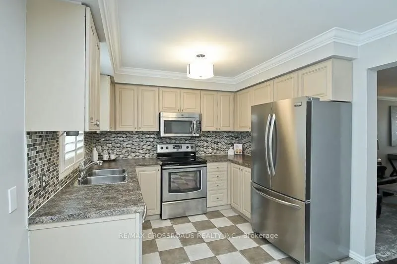 25 Fry Crescent
