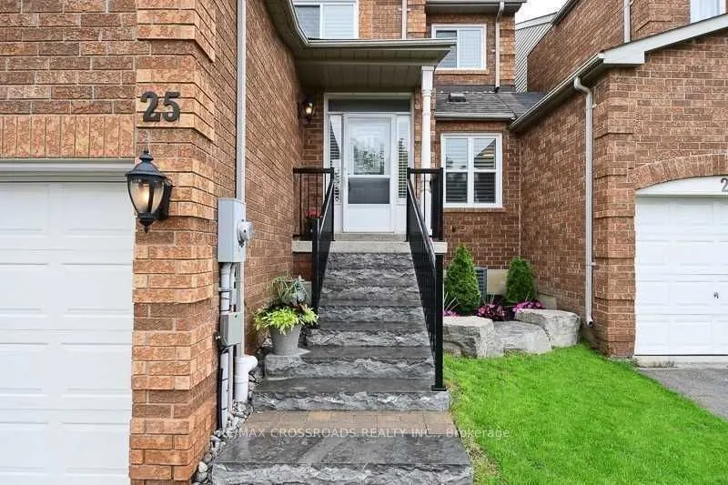 25 Fry Crescent