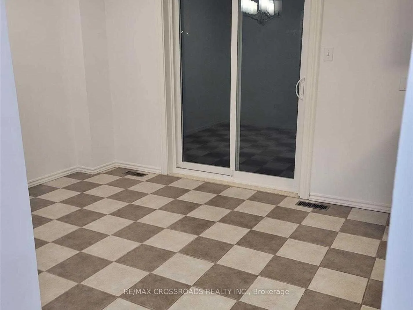 25 Fry Crescent