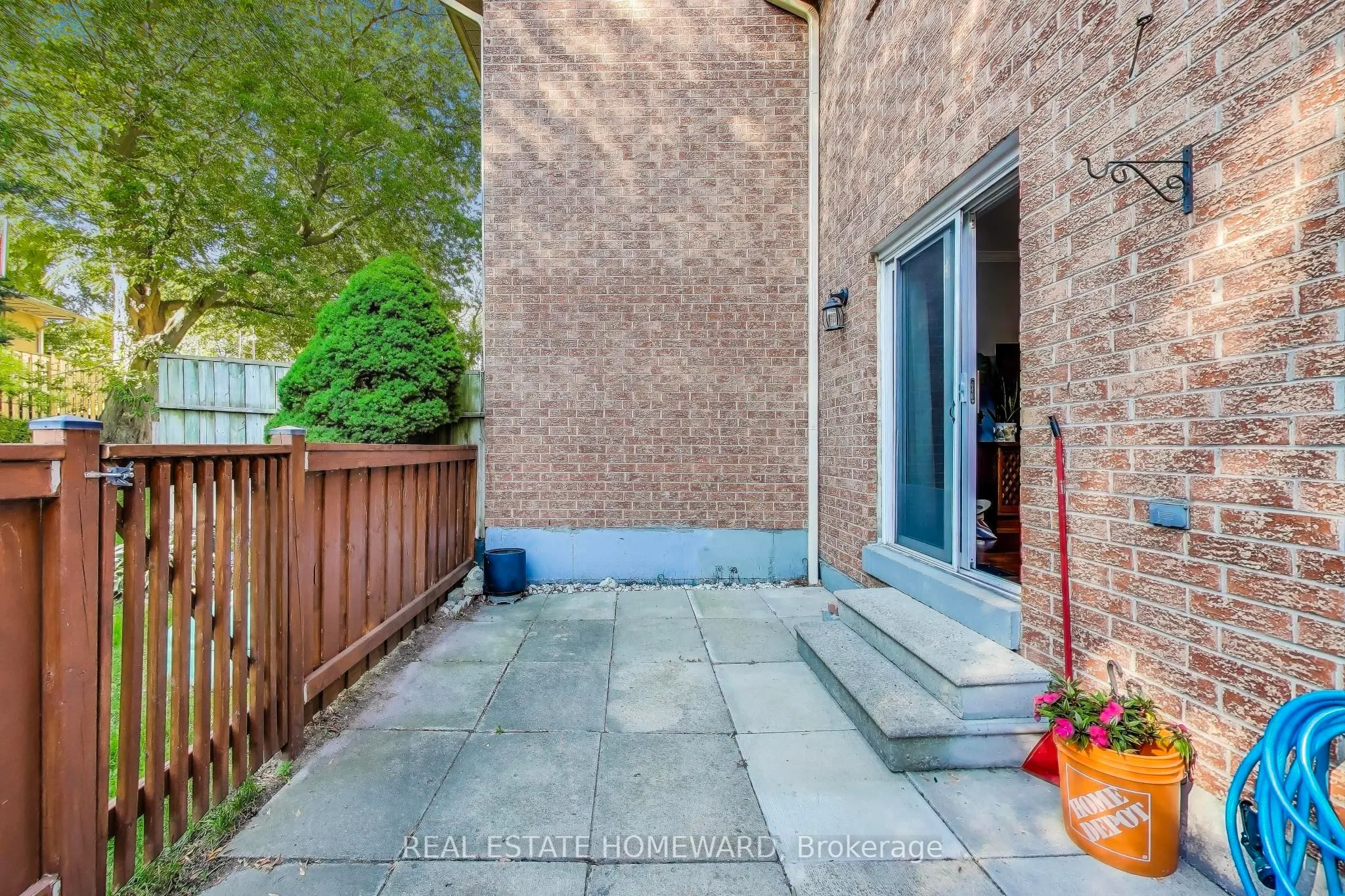 25 Whitecap Boulevard, #9