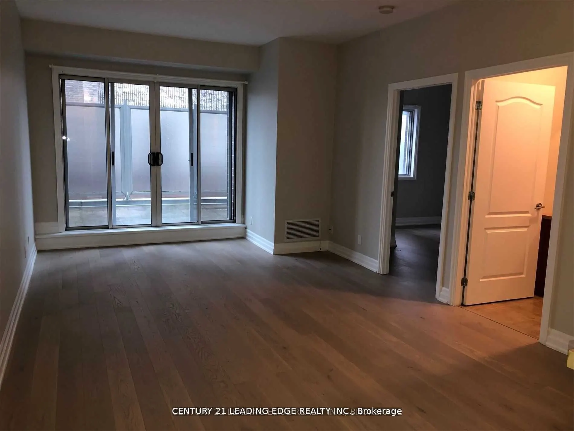 44 Bond Street W, #302