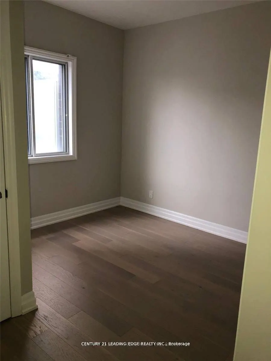44 Bond Street W, #302