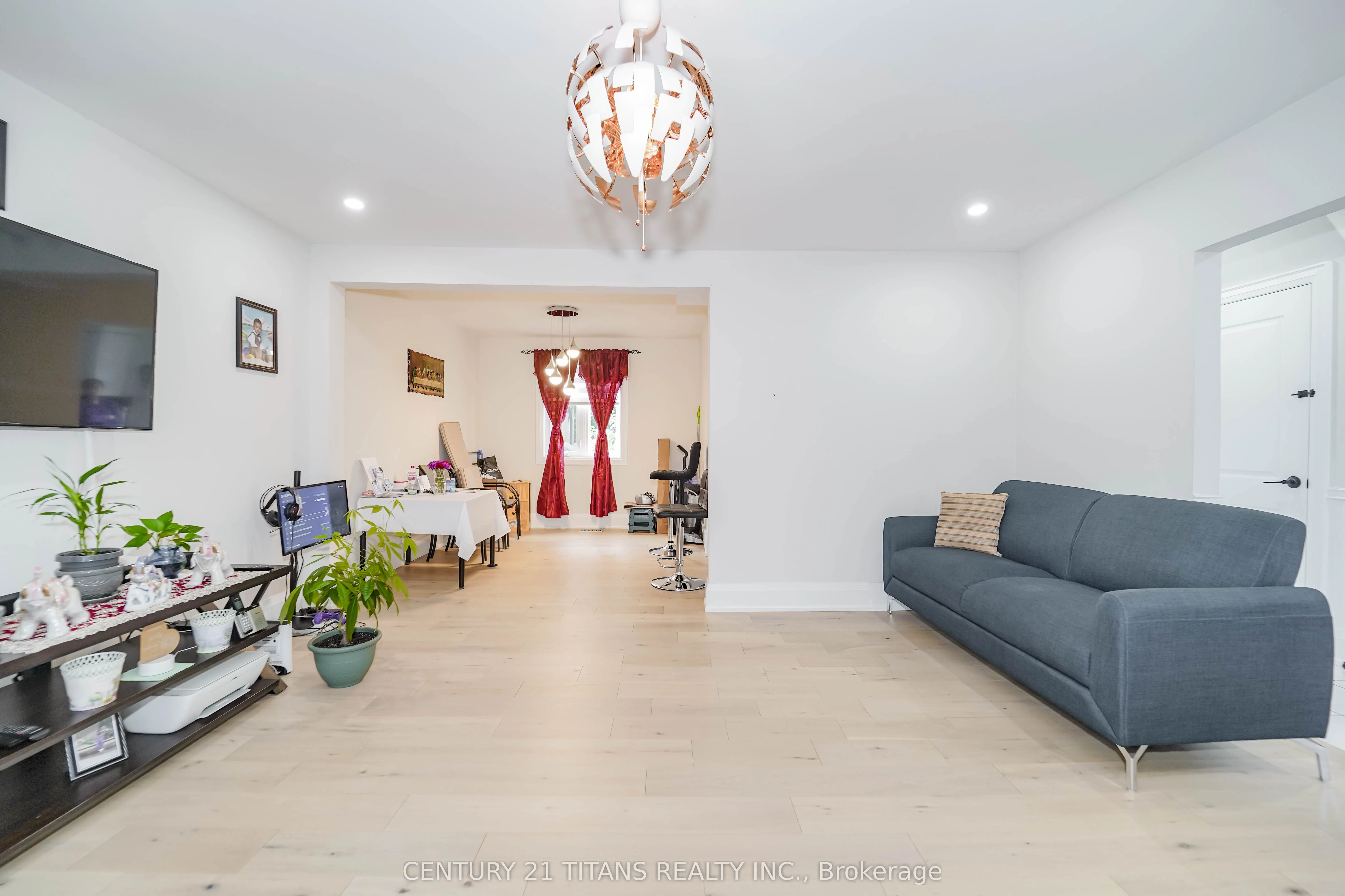 42 Pixley Crescent