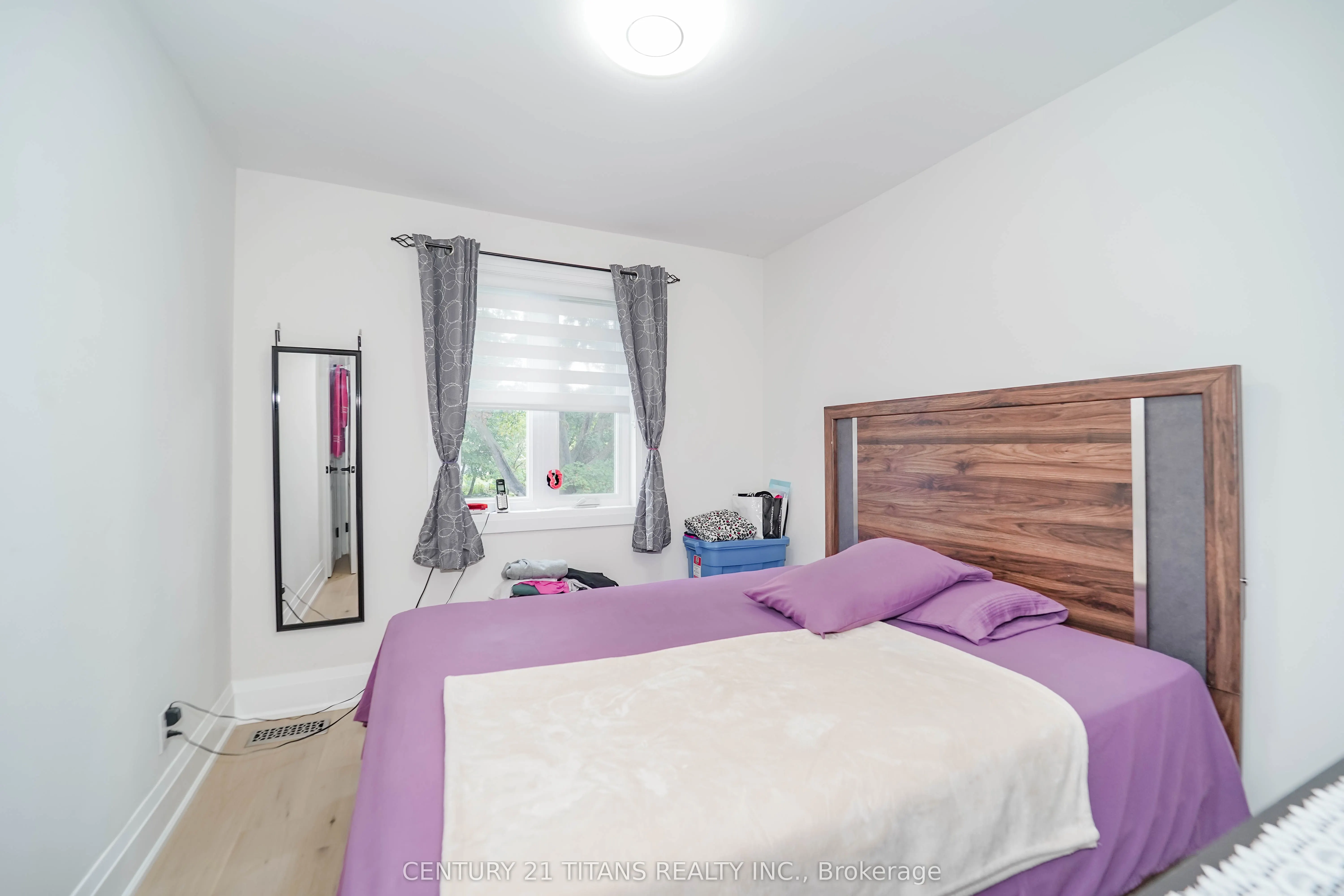 42 Pixley Crescent