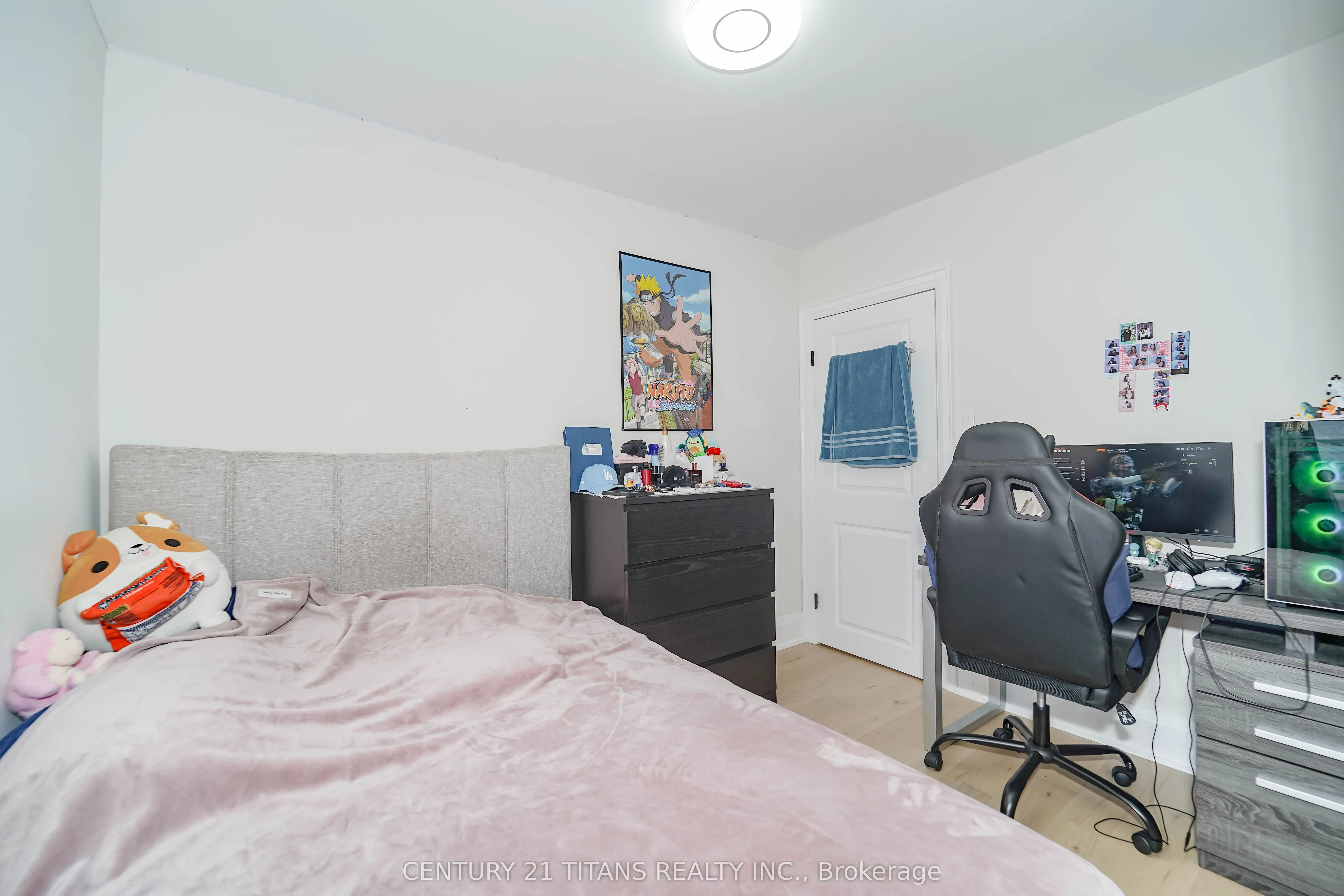 42 Pixley Crescent