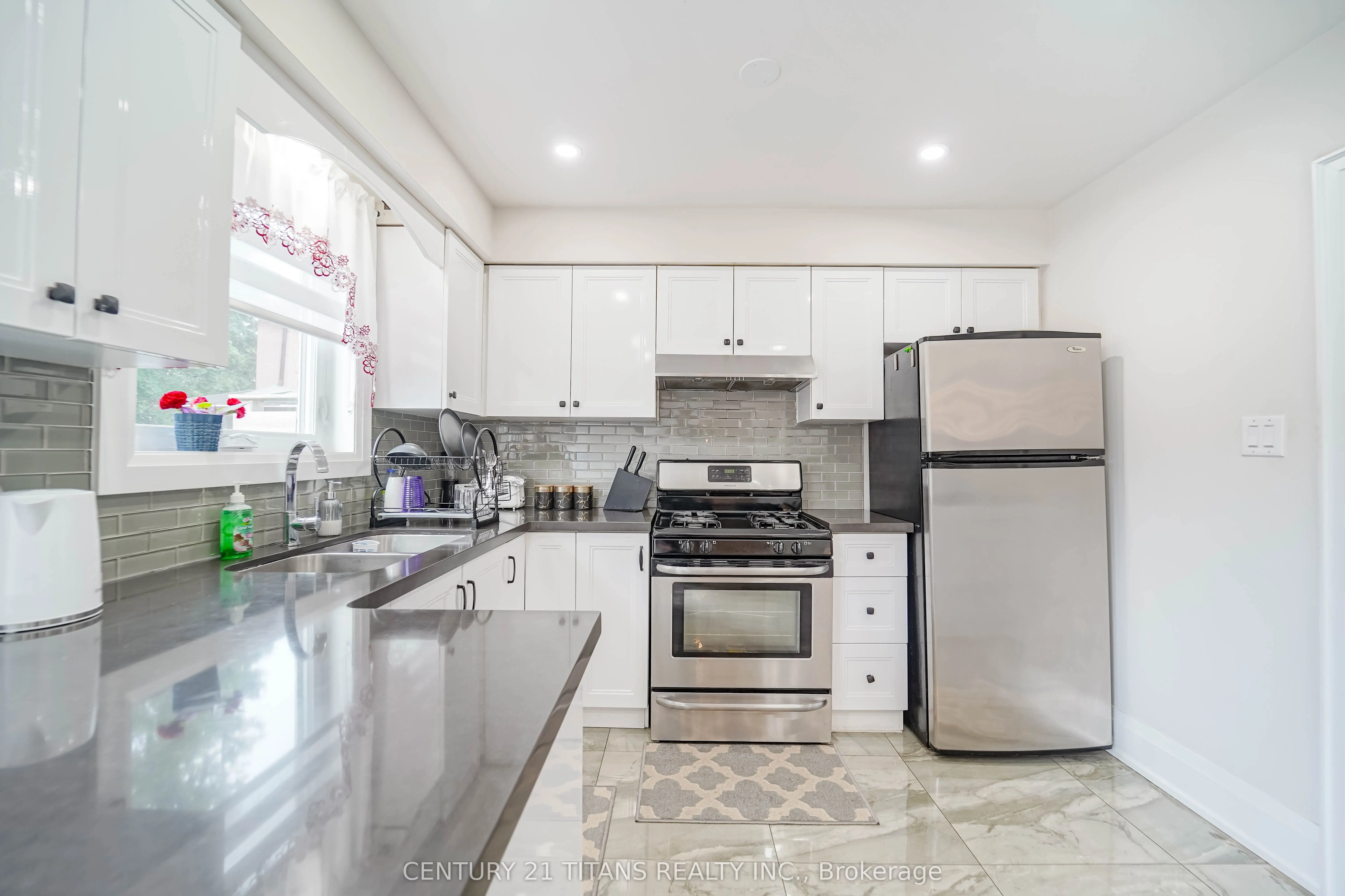 42 Pixley Crescent