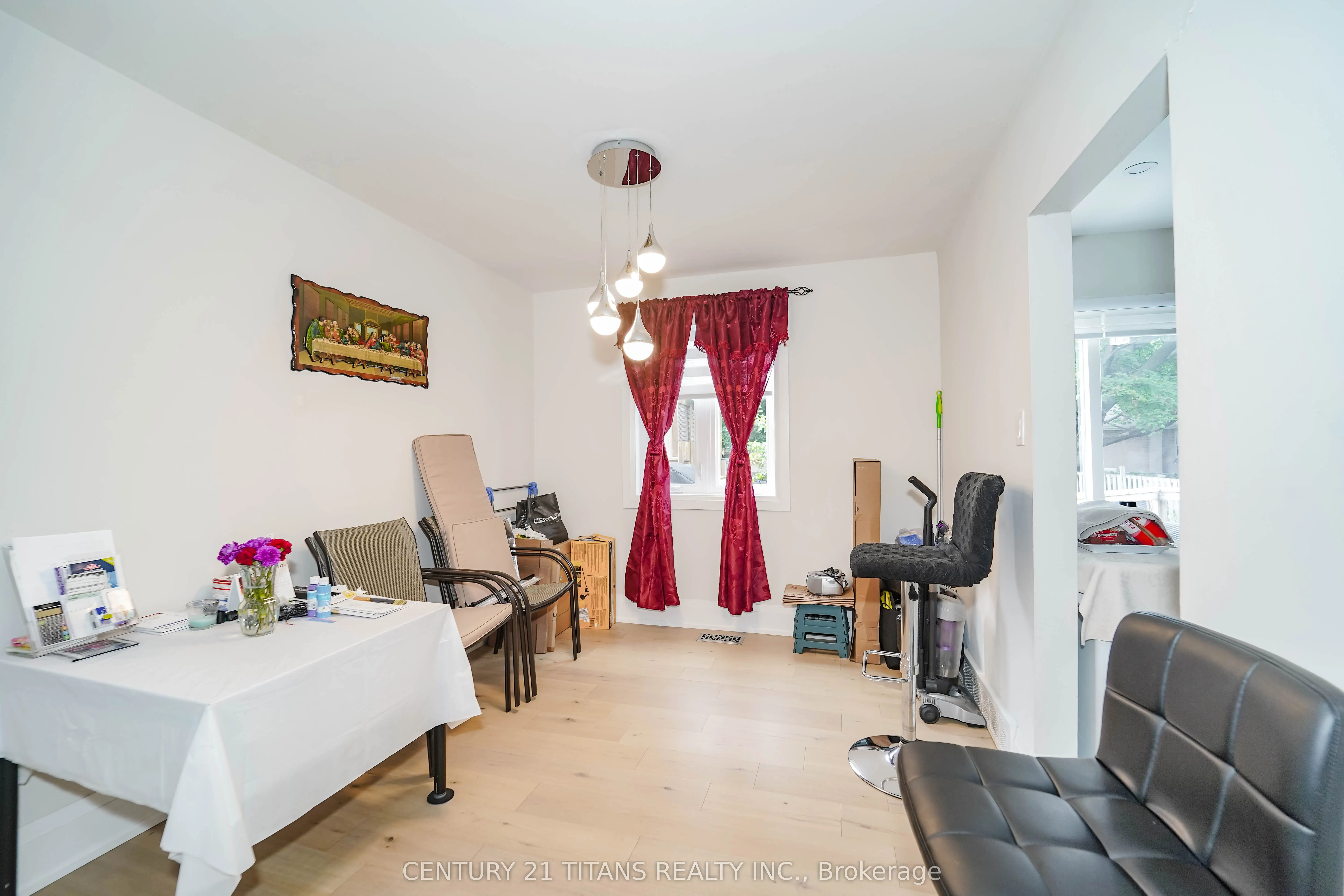 42 Pixley Crescent
