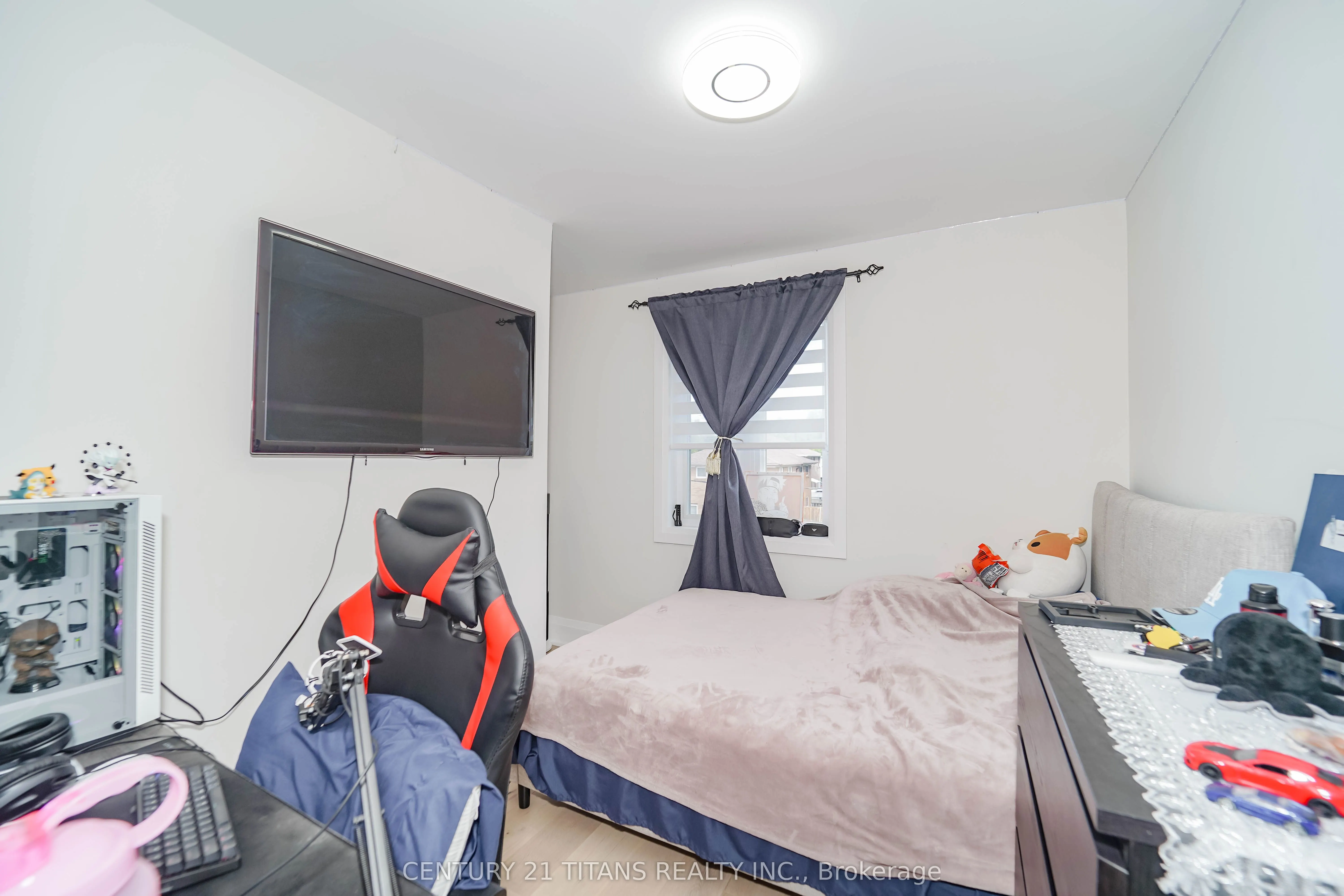 42 Pixley Crescent