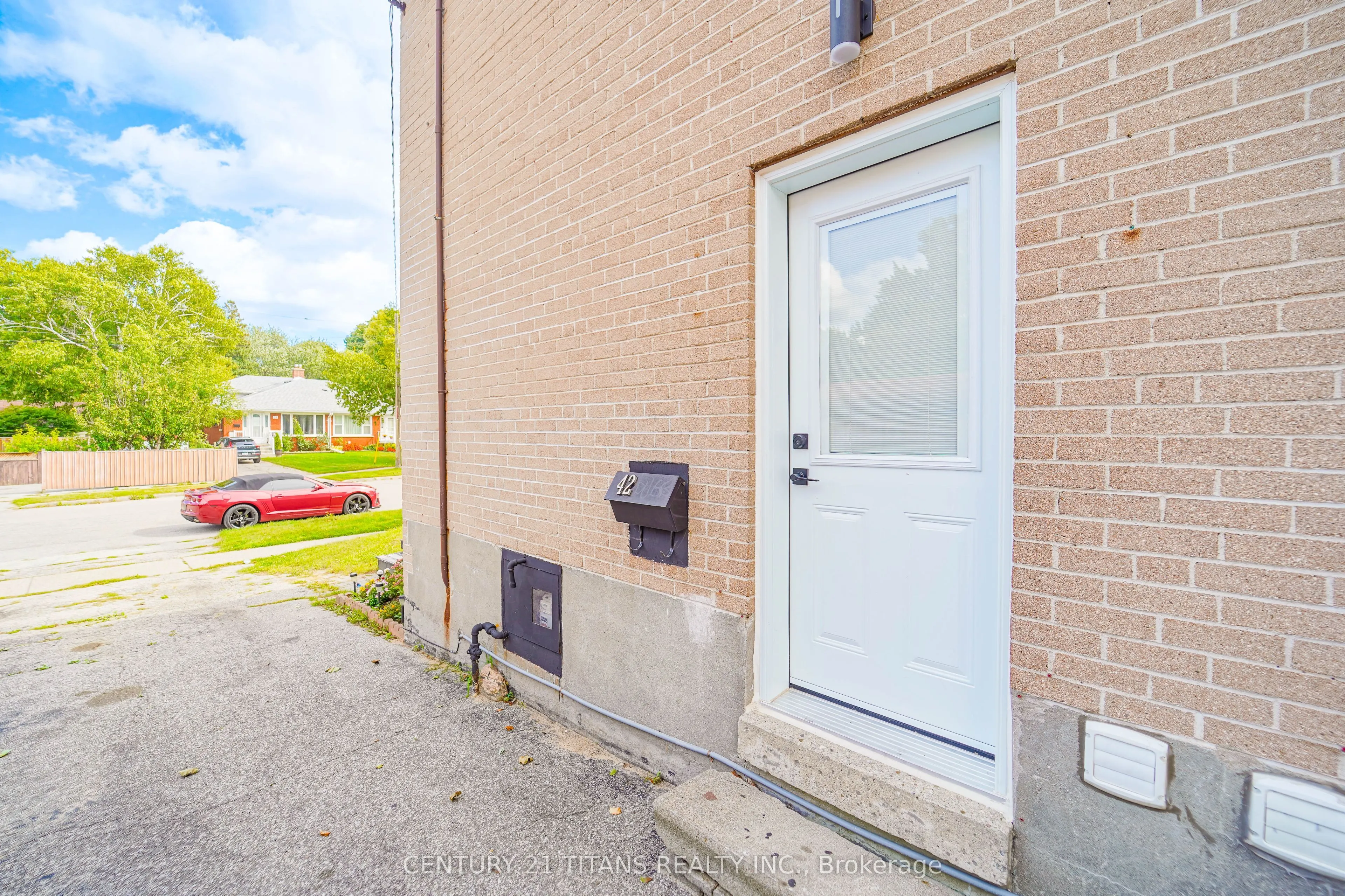 42 Pixley Crescent